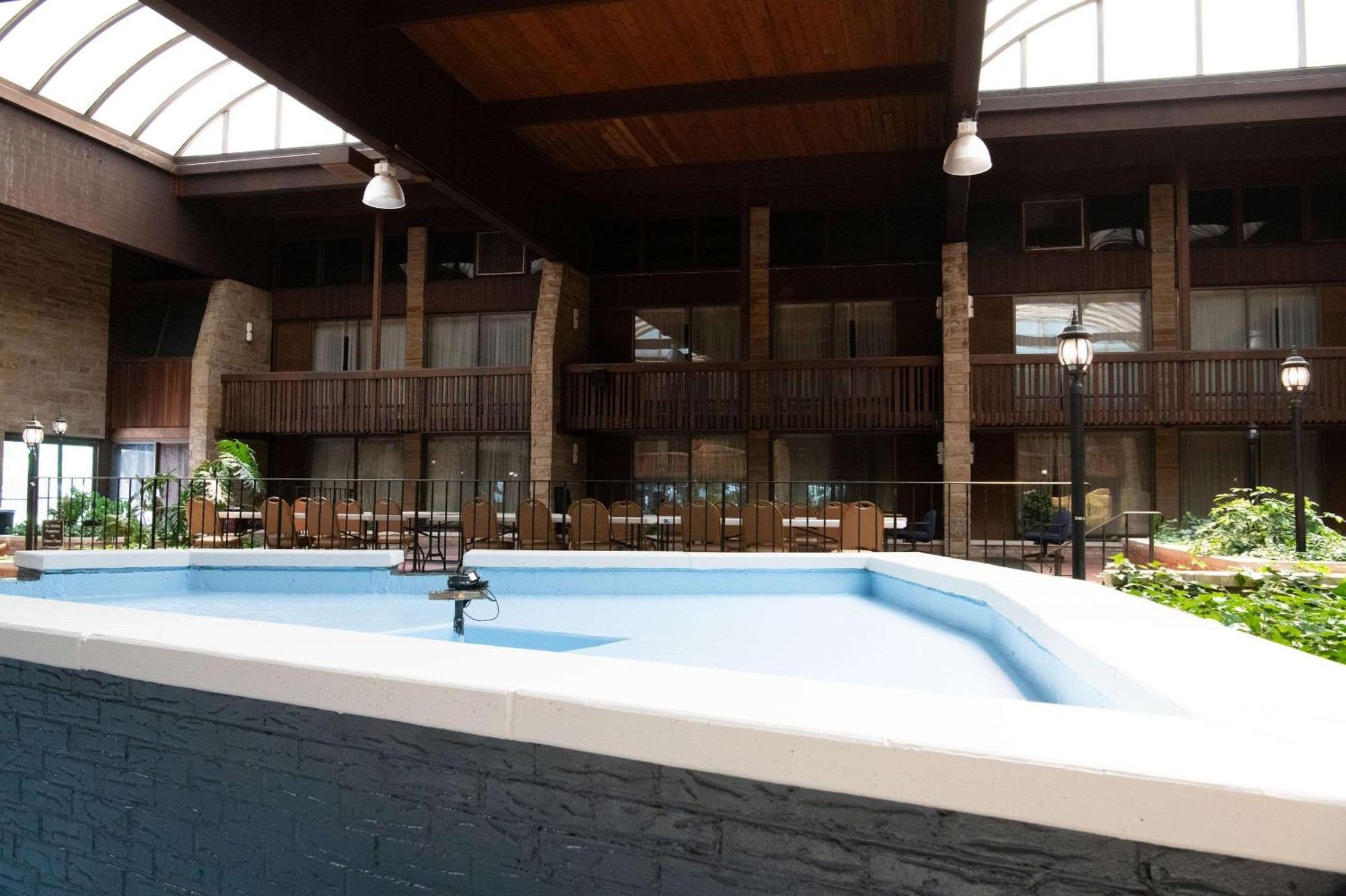Quality Inn & Conference Center Somerset Exterior photo