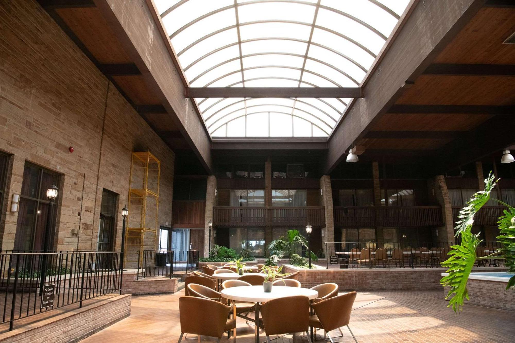 Quality Inn & Conference Center Somerset Exterior photo