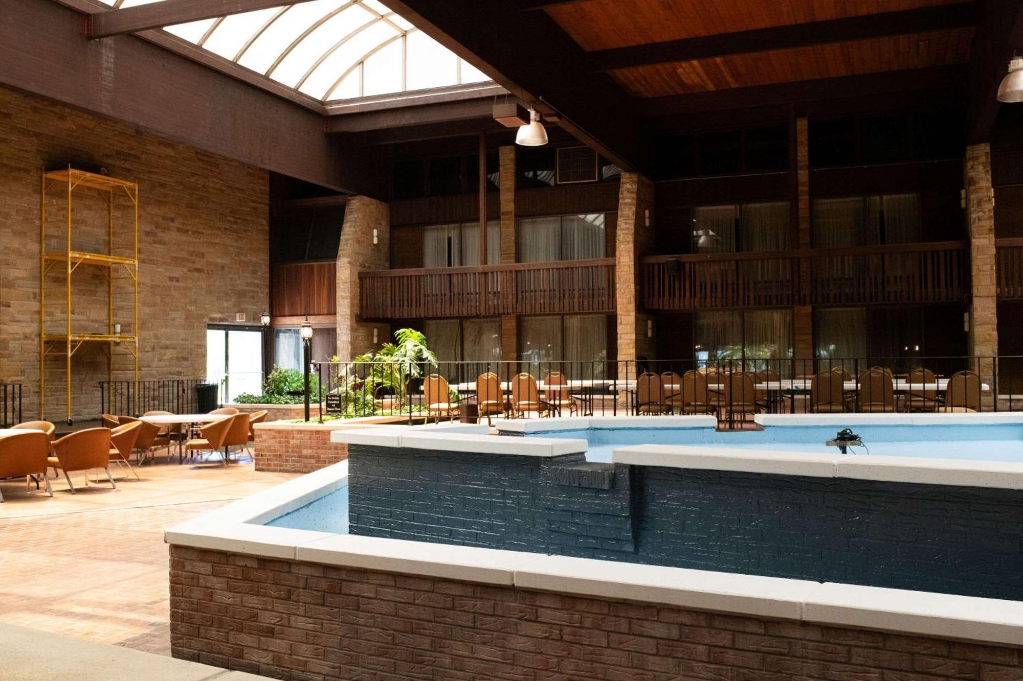 Quality Inn & Conference Center Somerset Exterior photo