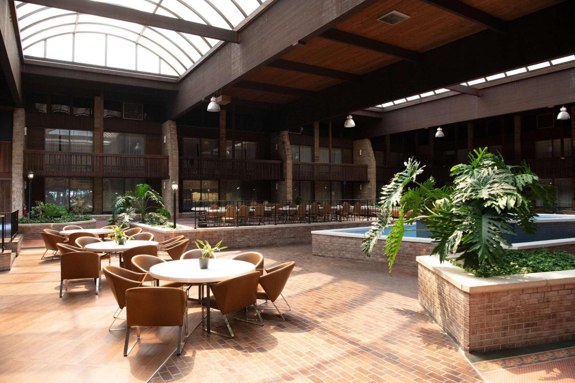 Quality Inn & Conference Center Somerset Exterior photo